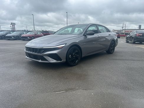 Used 2026 Hyundai Elantra SEL Sport Premium FWD image 3