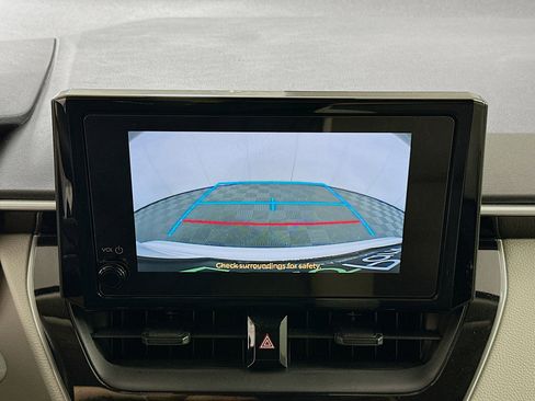 Used 2025 Toyota Corolla LE FWD image 21