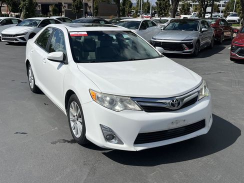 Used 2014 Toyota Camry XLE w/ Leather Package FWD image 11