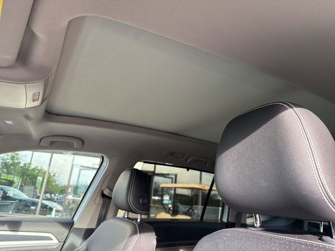 Used 2023 Volkswagen Atlas SEL R-Line image 8