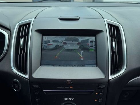 Used 2016 Ford Edge Titanium AWD/4WD image 4