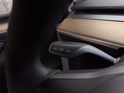 Used 2023 Tesla Model Y Long Range image 16