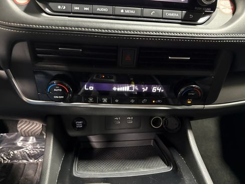 Used 2025 Nissan Rogue SV FWD image 25