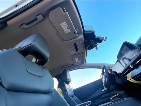 Used 2023 Nissan Ariya AWD image 22