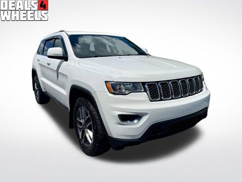 Used 2020 Jeep Grand Cherokee Laredo w/ Quick Order Package 2BN North AWD/4WD image 3