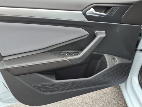 Certified 2025 Volkswagen Jetta SE image 16