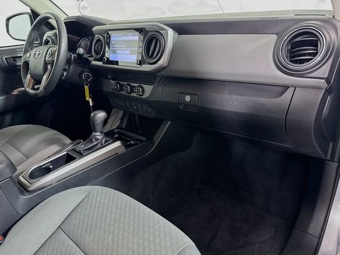 Used 2020 Toyota Tacoma SR5 w/ SR5 Appearance Package (SM) RWD image 34