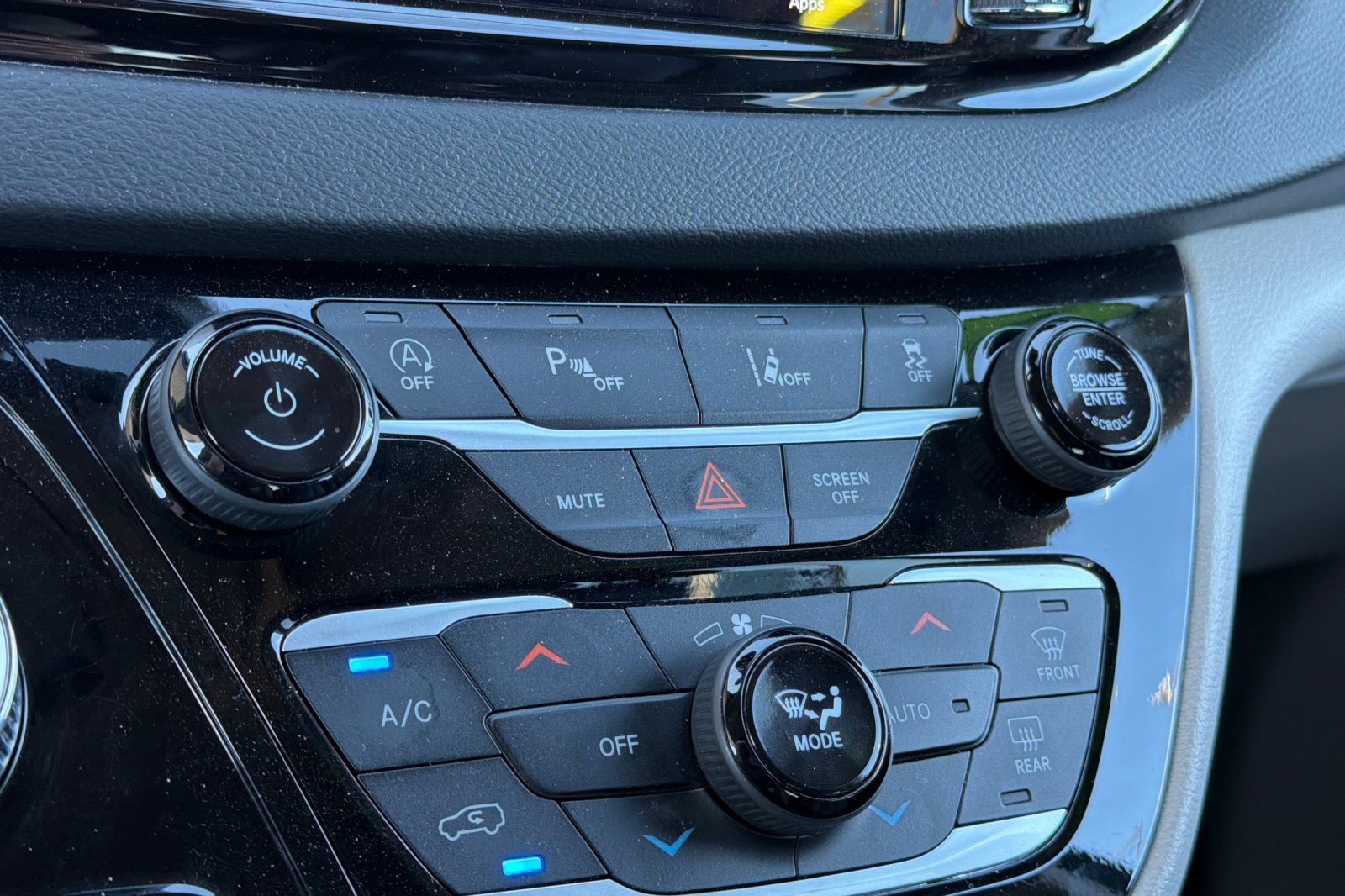 Used 2023 Chrysler Pacifica Touring-L FWD image 18