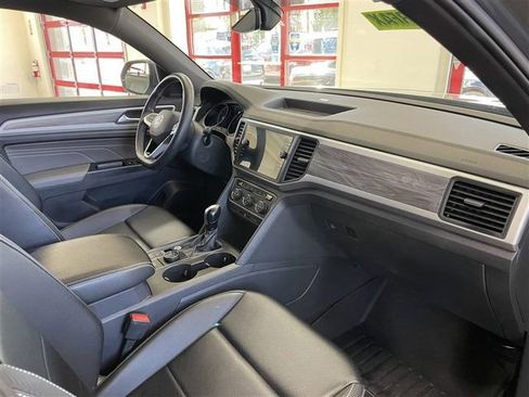 Used 2021 Volkswagen Atlas Cross Sport SE AWD/4WD image 24