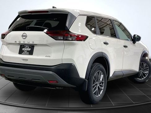 Used 2023 Nissan Rogue S image 2