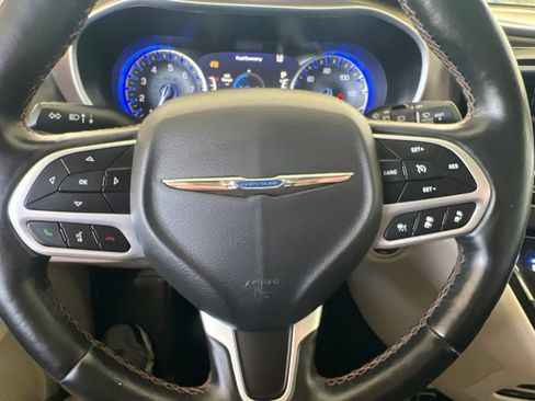 Used 2017 Chrysler Pacifica Touring-L Plus w/ Advanced Safetytec Group FWD image 56