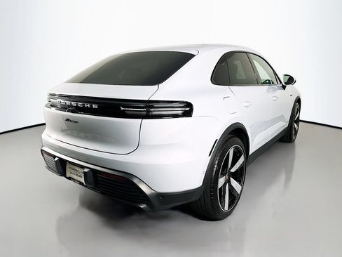 Certified 2025 Porsche Macan Electric RWD image 9