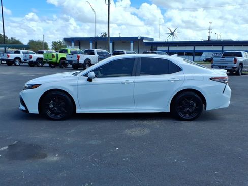 Used 2022 Toyota Camry SE w/ Convenience Package FWD image 2