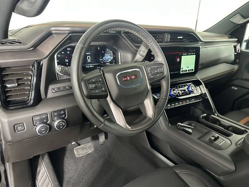 Used 2025 GMC Sierra 2500 AT4 w/ AT4 Premium Plus Package AWD/4WD image 11