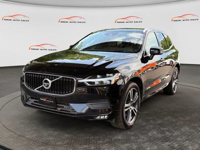 Used 2018 Volvo XC60 T6 Momentum w/ Advanced Package