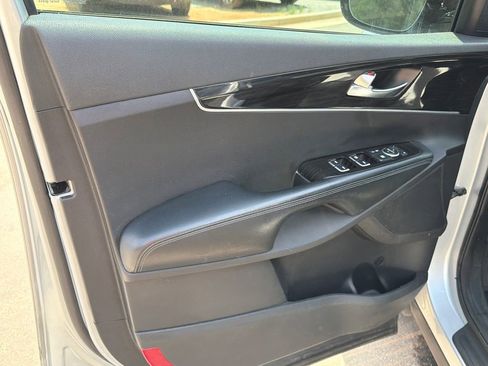 Used 2019 Kia Sorento L FWD image 10