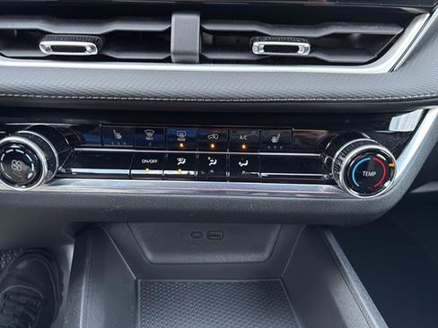 Used 2025 Chevrolet Equinox LT image 22