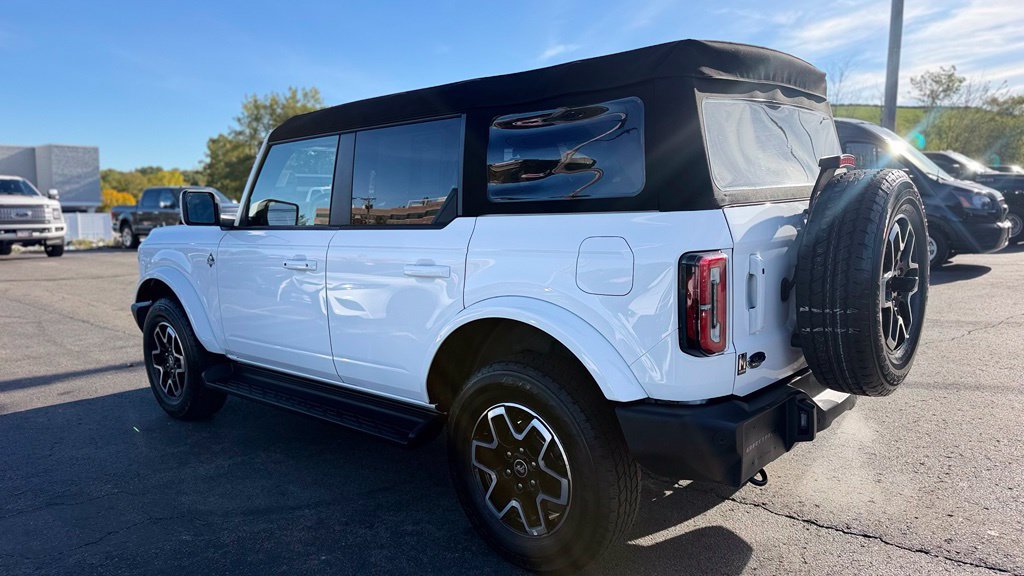 Used 2025 Ford Bronco Outer Banks AWD/4WD image 5