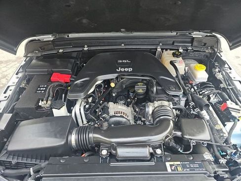 Used 2019 Jeep Wrangler Unlimited Sahara image 23