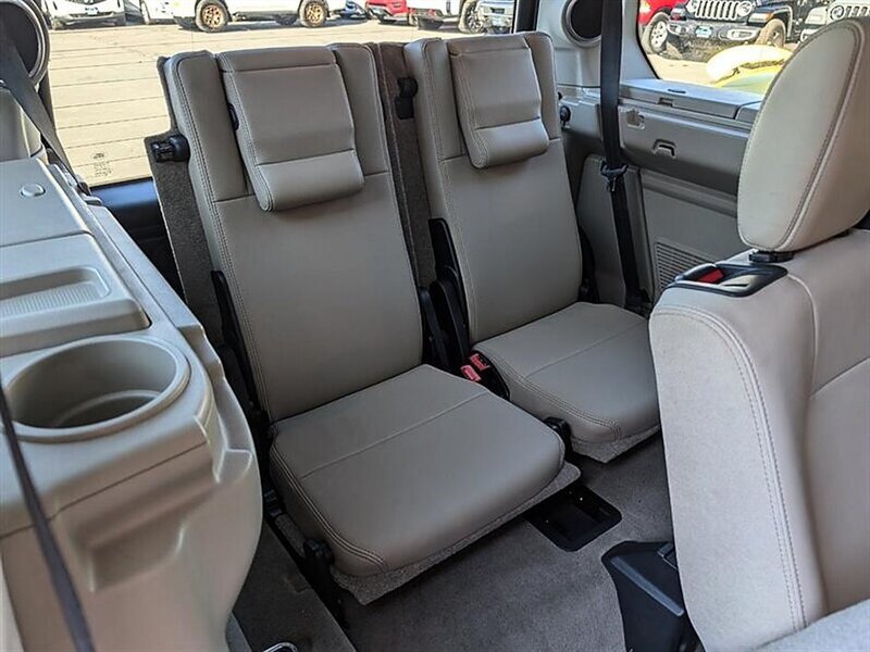 Used 2016 Land Rover LR4 HSE AWD/4WD image 31