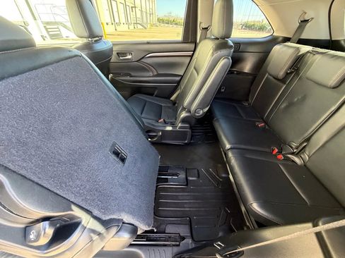 Used 2015 Toyota Highlander Limited image 21