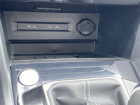 New 2026 Volkswagen Taos SE image 25