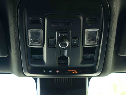 Used 2023 Chevrolet Tahoe Premier AWD/4WD image 34