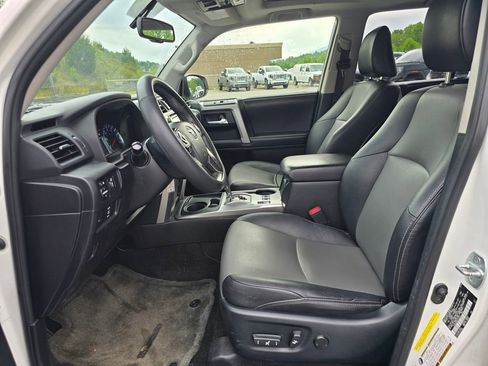 Used 2016 Toyota 4Runner SR5 Premium RWD image 4