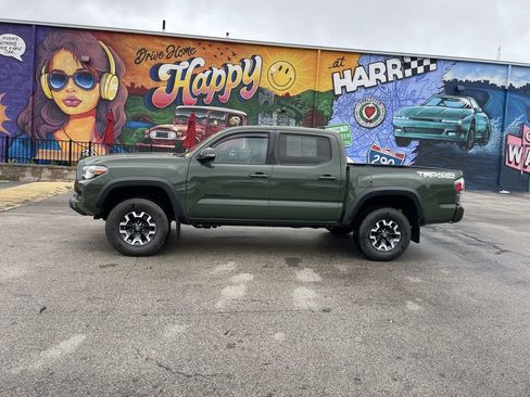 Used 2021 Toyota Tacoma TRD Off-Road w/ Technology Package AWD/4WD image 2