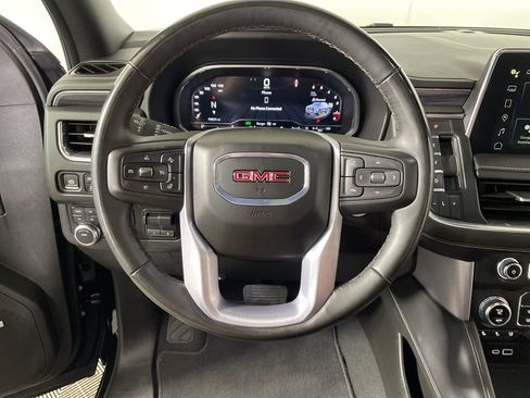 Used 2024 GMC Yukon XL SLT w/ SLT Luxury Package image 12