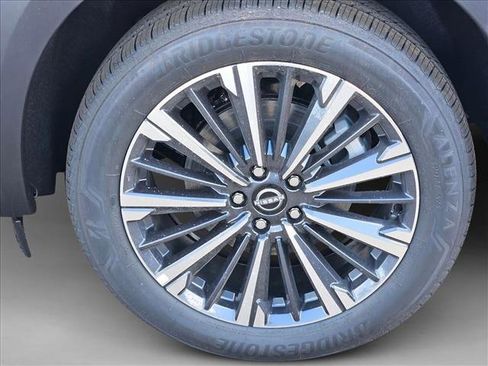 New 2026 Nissan Pathfinder Platinum image 9