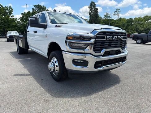 Used 2025 RAM 3500 Tradesman w/ Chrome Appearance Group AWD/4WD image 8