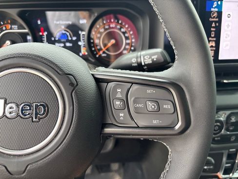 Used 2025 Jeep Gladiator Rubicon AWD/4WD image 27
