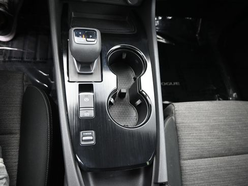 Used 2023 Nissan Rogue SV FWD image 18