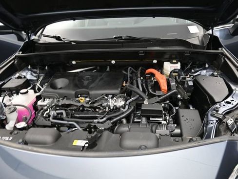 Used 2024 Toyota Venza XLE image 24