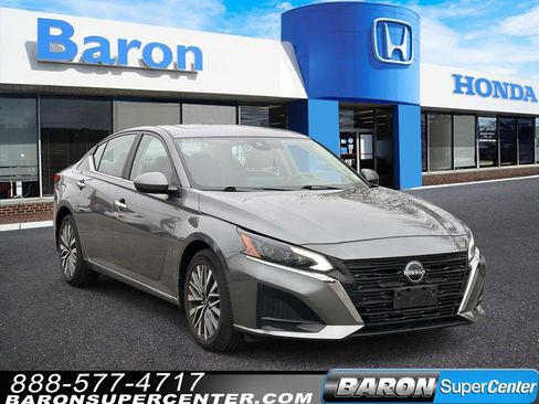 Used 2023 Nissan Altima 2.5 SV w/ SV Premium Package image 1