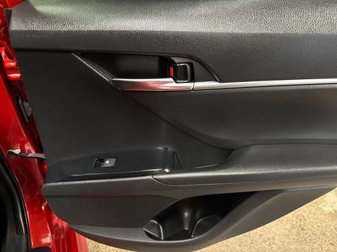 Used 2020 Toyota Camry SE FWD image 23