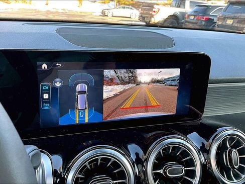 Used 2026 Mercedes-Benz GLB 250 4MATIC image 23