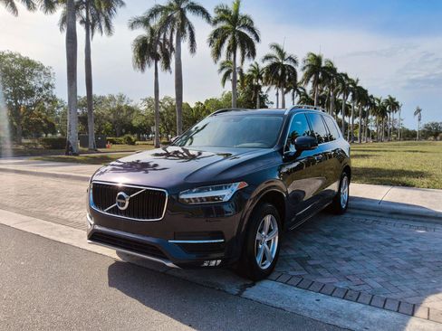Used 2017 Volvo XC90 T5 Momentum w/ Vision Package FWD image 3