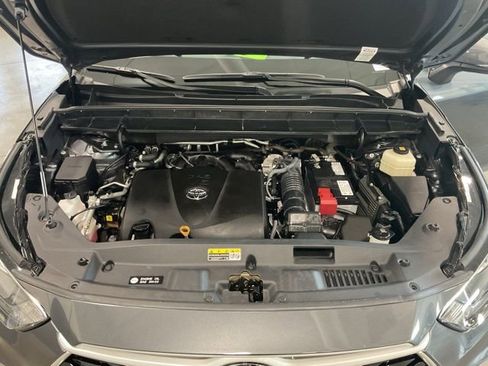 Used 2020 Toyota Highlander XLE image 23