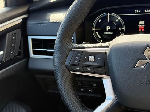 New 2025 Mitsubishi Outlander SEL image 11