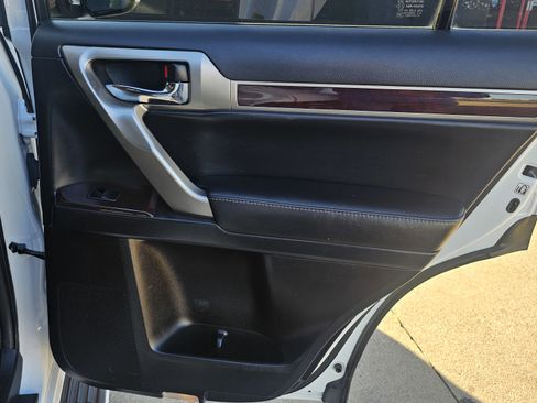 Used 2014 Lexus GX 460 w/ Premium Package image 30