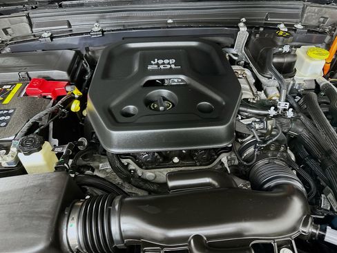 Used 2022 Jeep Wrangler Sahara w/ Cold Weather Group image 32