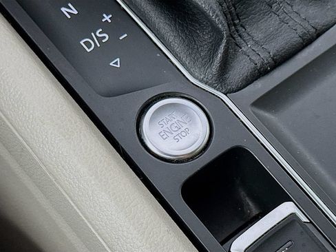Used 2018 Volkswagen Atlas SE w/ R-Line Package FWD image 27