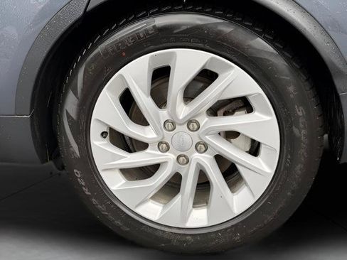 Certified 2025 Land Rover Discovery S AWD/4WD image 31