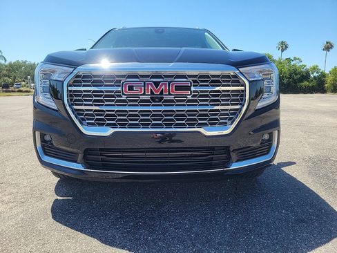 Used 2024 GMC Terrain Denali w/ Denali Premium Package AWD/4WD image 4