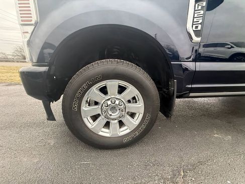 Used 2022 Ford F250 Platinum w/ FX4 Off-Road Package image 10