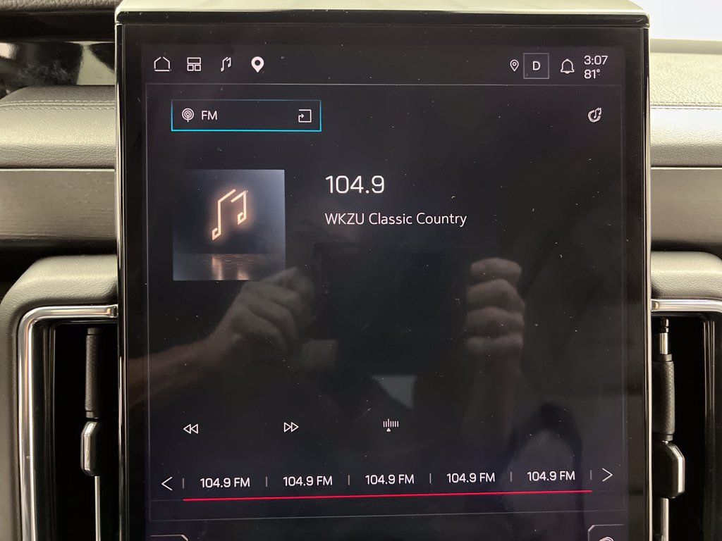 Used 2025 GMC Yukon XL Denali RWD image 65