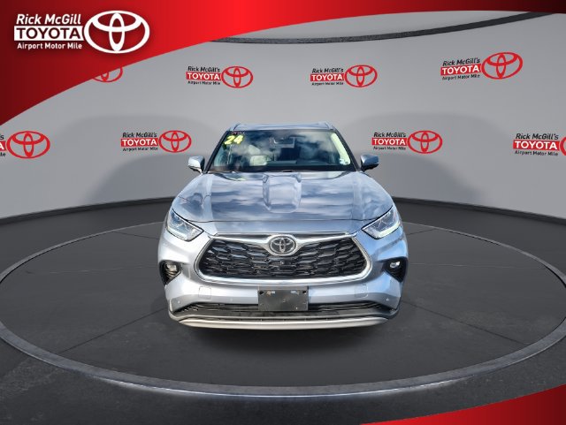 Used 2024 Toyota Highlander Platinum AWD/4WD image 3