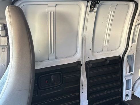 Used 2015 Chevrolet Express 3500 image 21